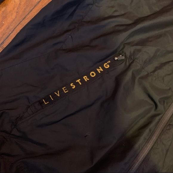 Livestrong nike windbreaker - Picture 2 of 5